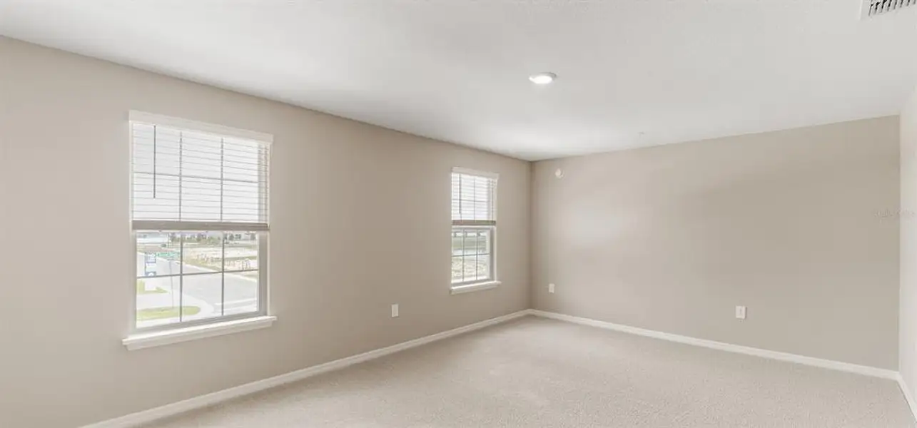 Spacious, unfurnished interior of a new home in , St. Cloud (Image 22).
