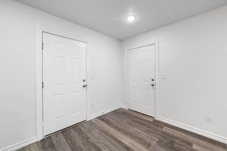 Spacious, unfurnished interior of a new home in , Corsicana (Image 17).