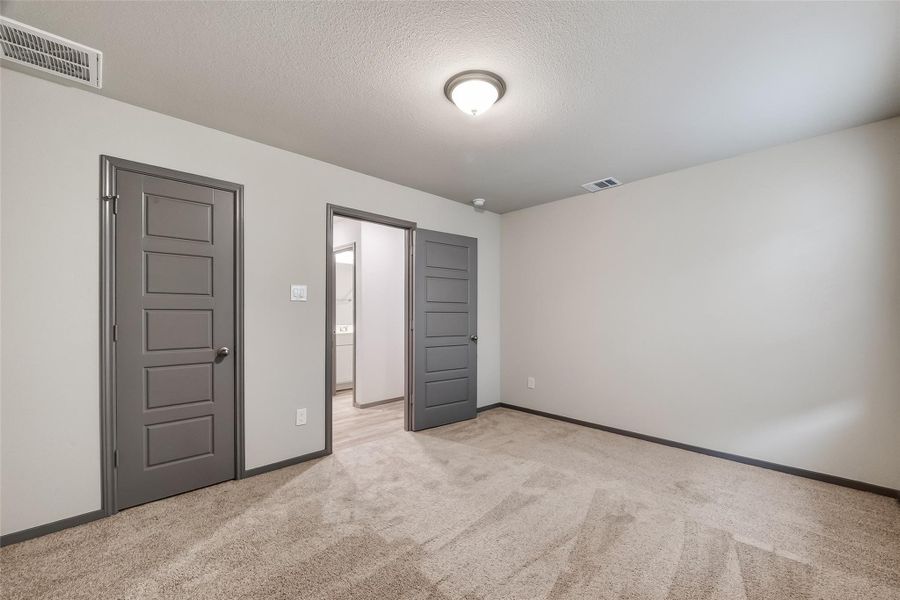 Spacious, unfurnished interior of a new home in Rollingbrook Estates, Baytown (Image 40).