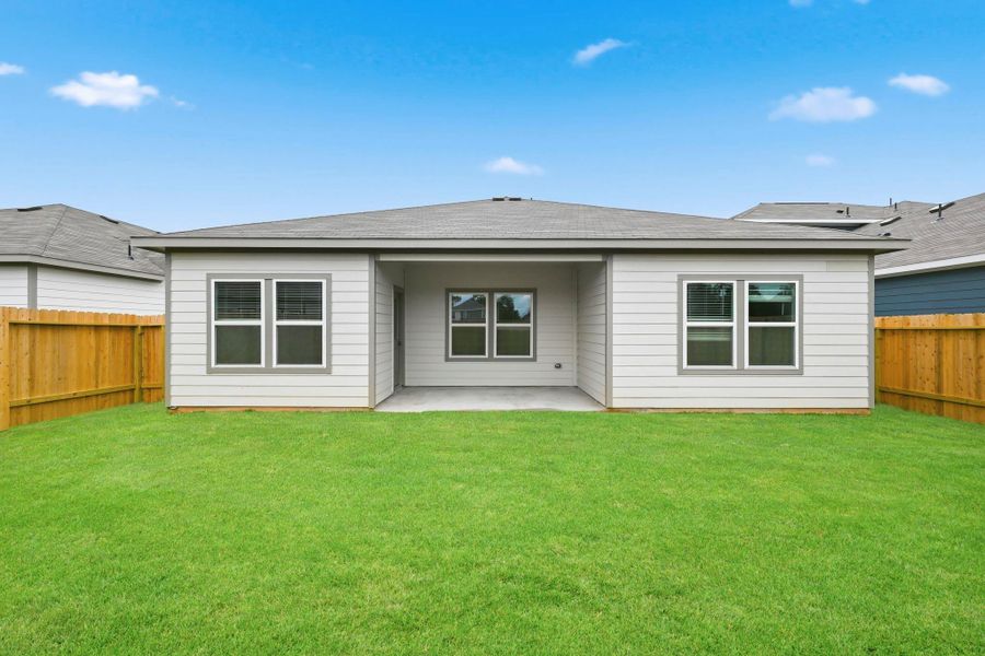 Exterior details and patio area of a home in Crockett Meadows, Conroe (Image 21).