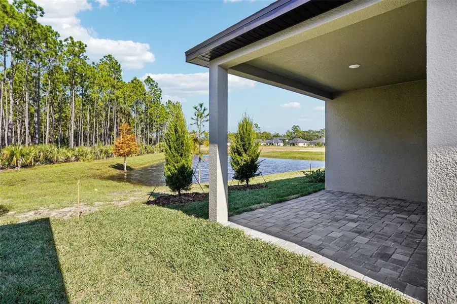 Exterior details and patio area of a home in Ridgehaven - Villas, Ormond Beach (Image 4).