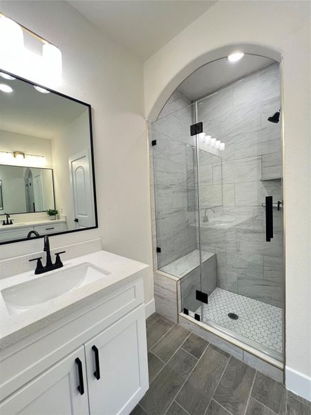 Furnished interior view inside a new home in , Rosharon (Image 29).