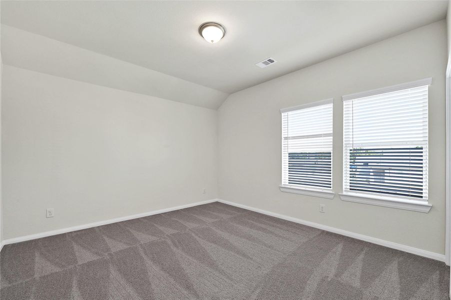 Spacious, unfurnished interior of a new home in Aldine Pines, Houston (Image 15).