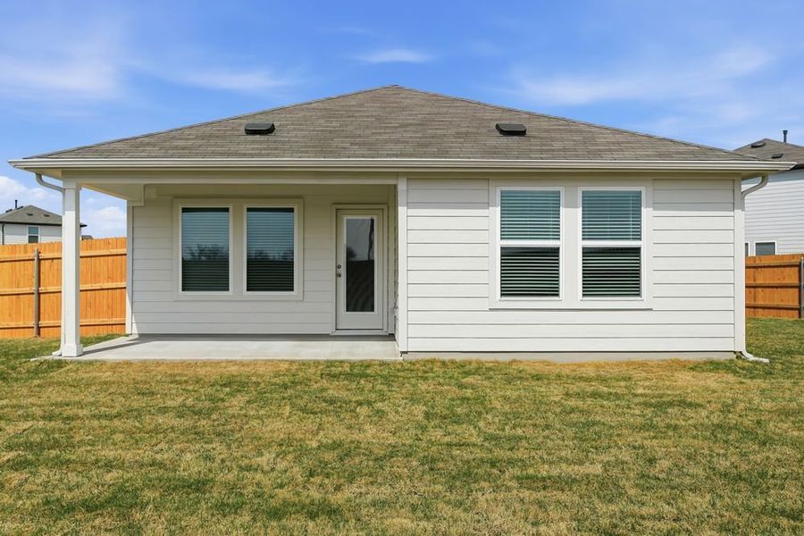 Exterior details and patio area of a home in Longview, Del Valle (Image 15).