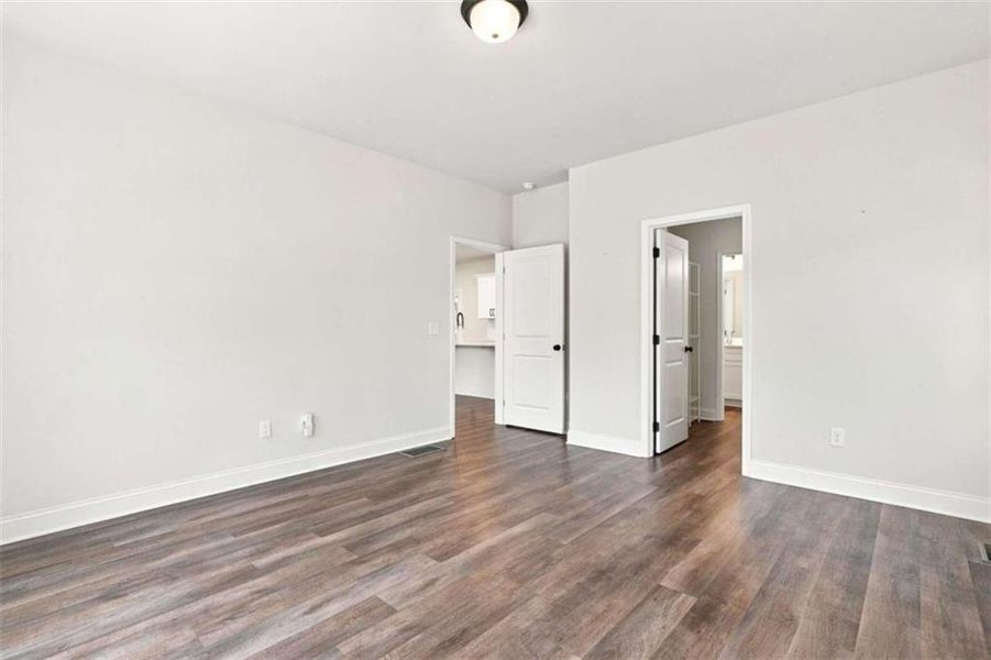 Spacious, unfurnished interior of a new home in , Waleska (Image 16).
