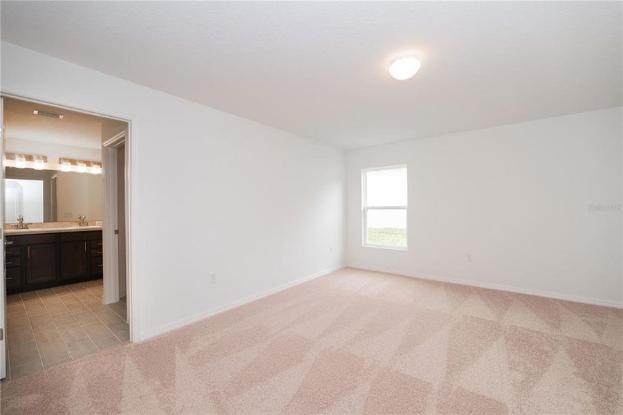 Spacious, unfurnished interior of a new home in , Frostproof (Image 14).