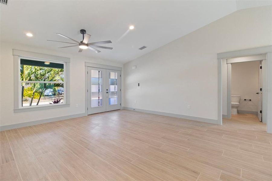 Spacious, unfurnished interior of a new home in , Port Charlotte (Image 16).