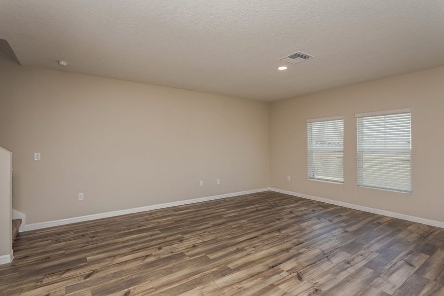 Spacious, unfurnished interior of a new home in Scenic Terrace, Haines City (Image 6).