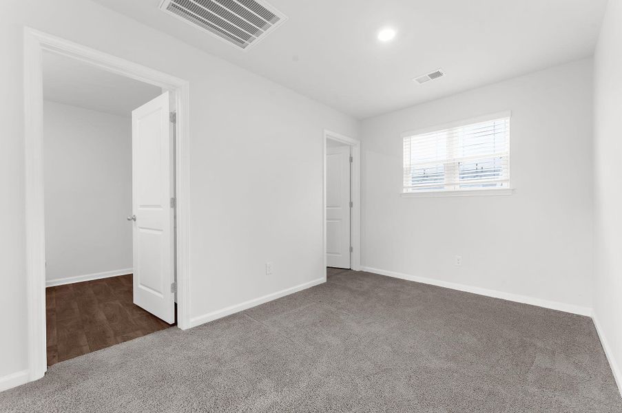 Spacious, unfurnished interior of a new home in , Summerville (Image 22).
