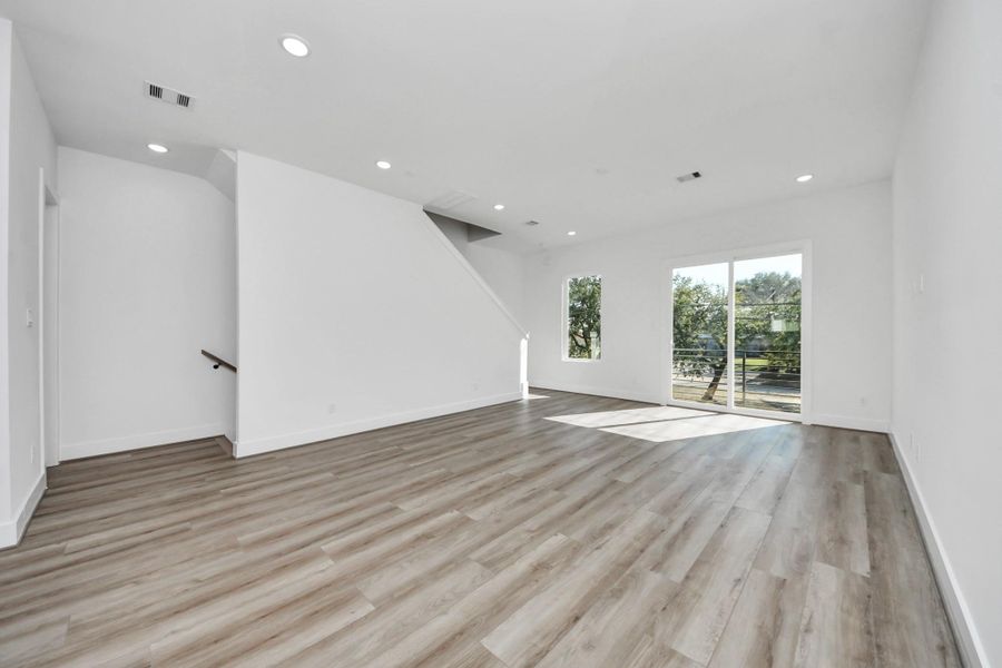 Spacious, unfurnished interior of a new home in , Houston (Image 25).