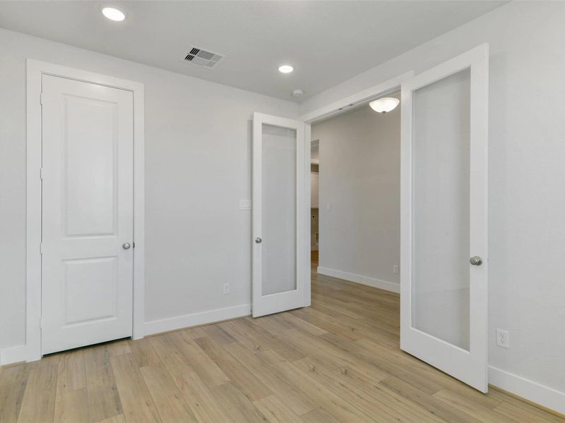 Spacious, unfurnished interior of a new home in Lago Mar, Texas City (Image 22). Spacious, unfurnished interior of a new home in Lago Mar, Texas City (Image 22).