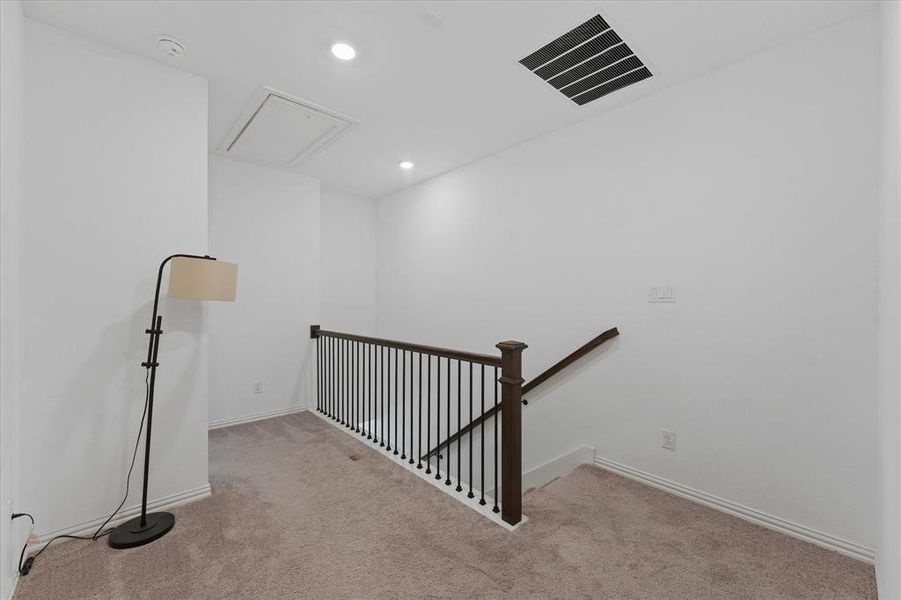 Spacious, unfurnished interior of a new home in Tenison Village, Dallas (Image 20).