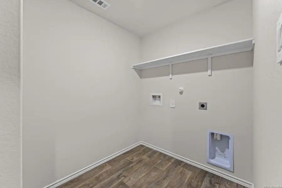 Spacious, unfurnished interior of a new home in Laurel Vistas, San Antonio (Image 11). Spacious, unfurnished interior of a new home in Laurel Vistas, San Antonio (Image 11).