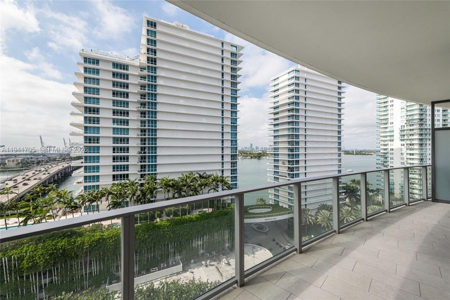 Condo located in Miami Beach, FL showcasing its design and architecture (Image 23).