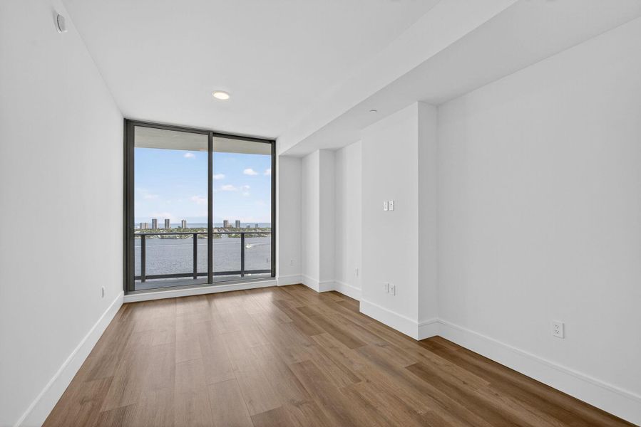 Spacious, unfurnished interior of a new home in , Lake Park (Image 24).