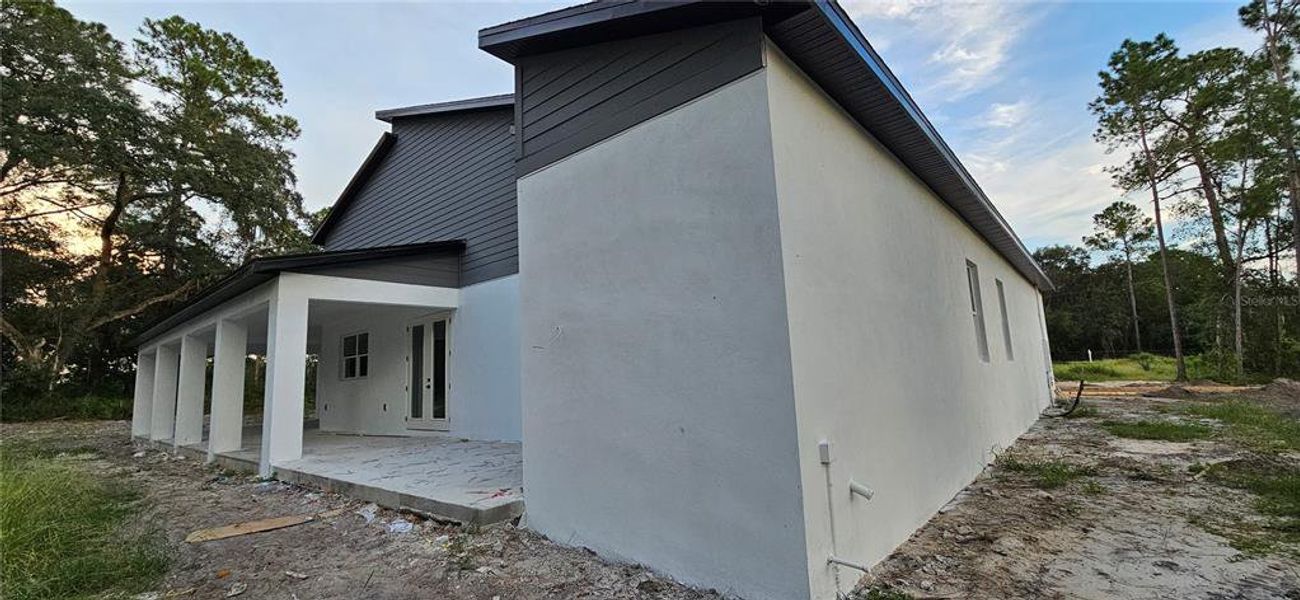 Exterior details and patio area of a home in , Eustis (Image 4).