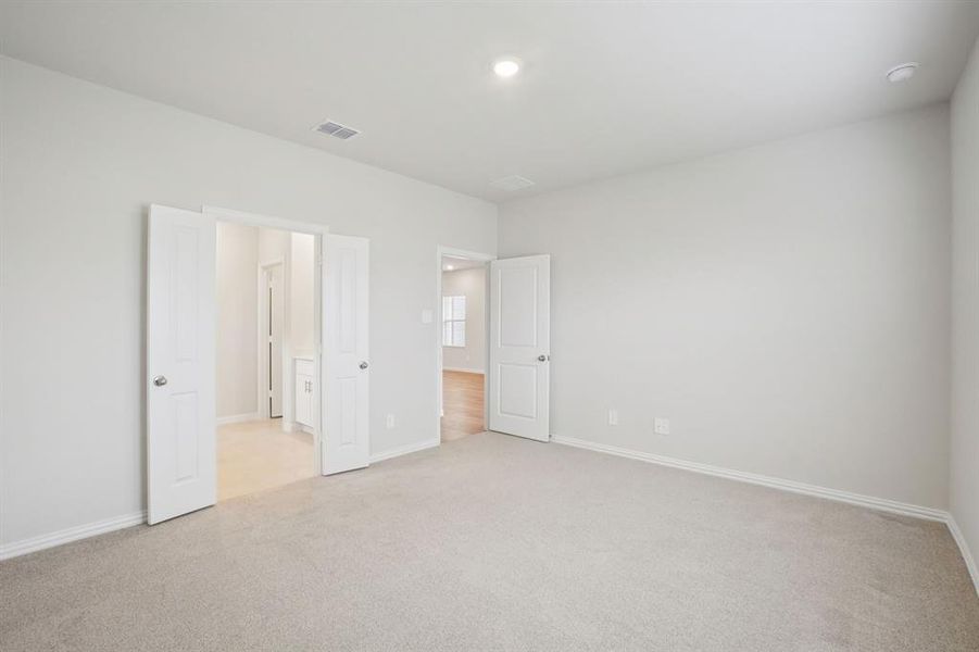 Spacious, unfurnished interior of a new home in Parks at Foster Crossing - Spring Series, Anna (Image 32). Spacious, unfurnished interior of a new home in Parks at Foster Crossing - Spring Series, Anna (Image 32).