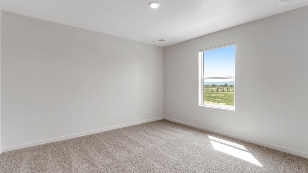 Spacious, unfurnished interior of a new home in Vista Meadows, Fort Lupton (Image 9).