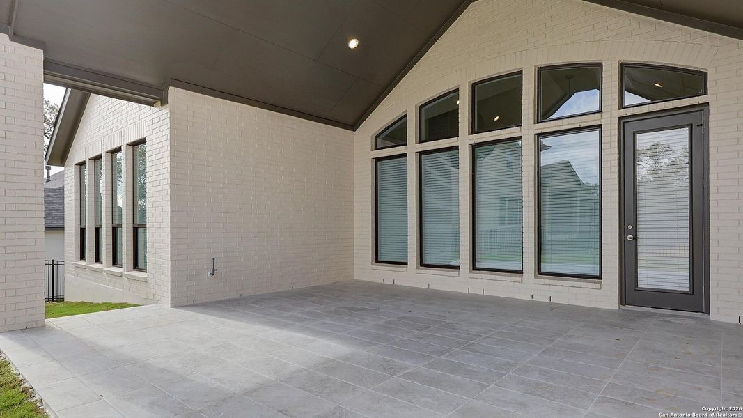 Exterior details and patio area of a home in Esperanza 80', Boerne (Image 25).