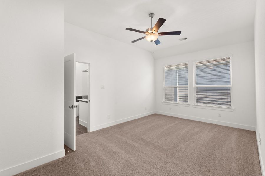 Spacious, unfurnished interior of a new home in Meridiana, Manvel (Image 34).