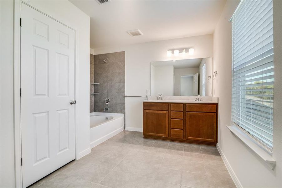 Furnished interior view inside a new home in Heartland Signature, Crandall (Image 8). Furnished interior view inside a new home in Heartland Signature, Crandall (Image 8).