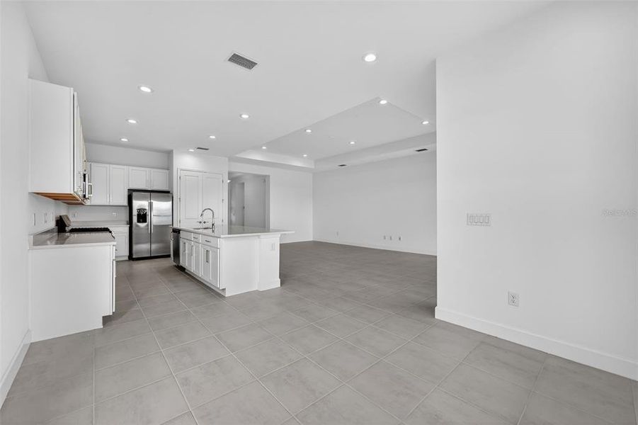 Spacious, unfurnished interior of a new home in Winding Ridge, Wesley Chapel (Image 17).