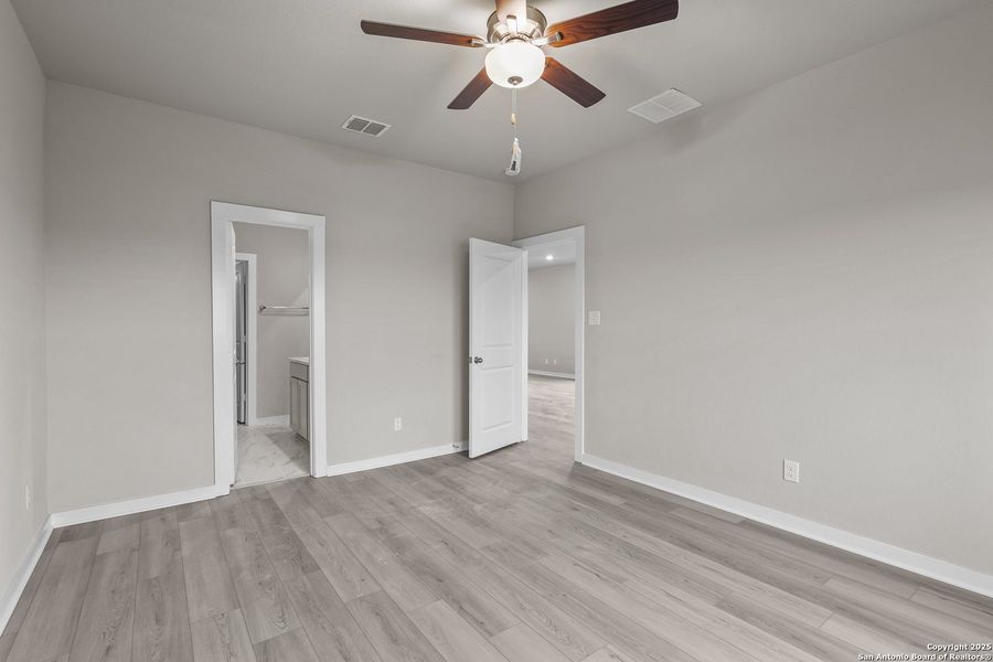 Spacious, unfurnished interior of a new home in Garden Grove, Schertz (Image 23).