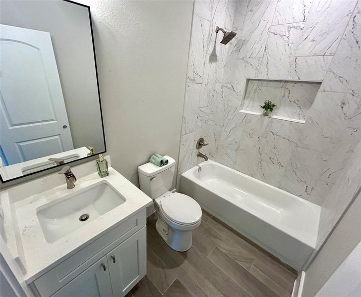 Secondary bathroom. Secondary bathroom.