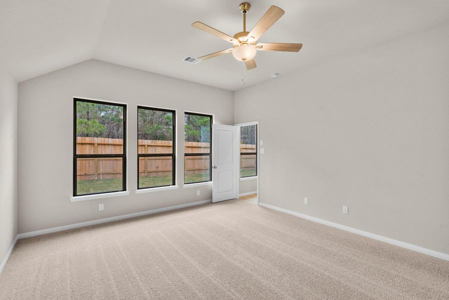 Spacious, unfurnished interior of a new home in Escondido, Magnolia (Image 24).
