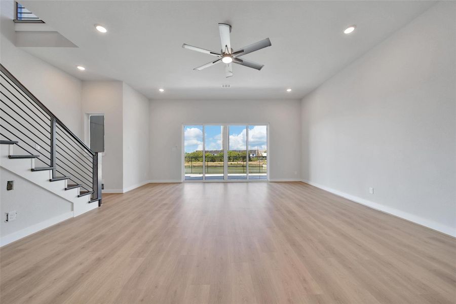 Spacious, unfurnished interior of a new home in Lago Pointe, Seabrook (Image 17). Spacious, unfurnished interior of a new home in Lago Pointe, Seabrook (Image 17).