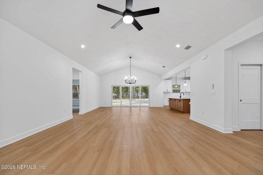 Spacious, unfurnished interior of a new home in , Middleburg (Image 14).