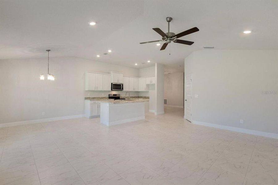 Spacious, unfurnished interior of a new home in Ocala Crossings South, Ocala (Image 11).