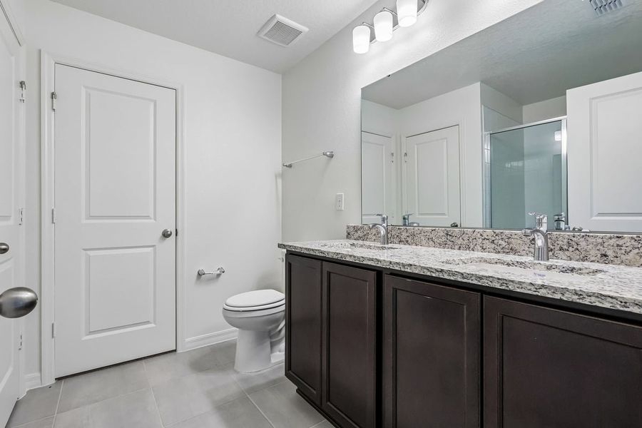 Furnished interior view inside a new home in Hilliard Ridge, Kissimmee (Image 10).