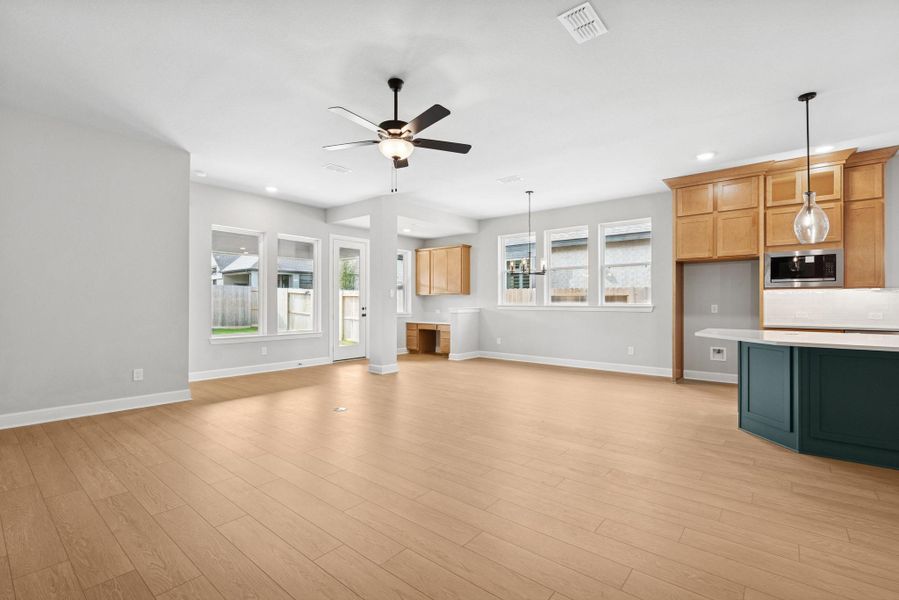 Spacious, unfurnished interior of a new home in Riceland 50’ Front Load Homesites, Mont Belvieu (Image 27). Spacious, unfurnished interior of a new home in Riceland 50’ Front Load Homesites, Mont Belvieu (Image 27).