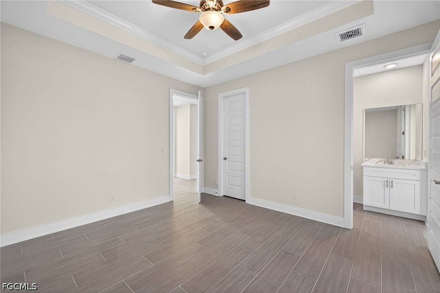 Spacious, unfurnished interior of a new home in Cape Coral, Cape Coral (Image 25).
