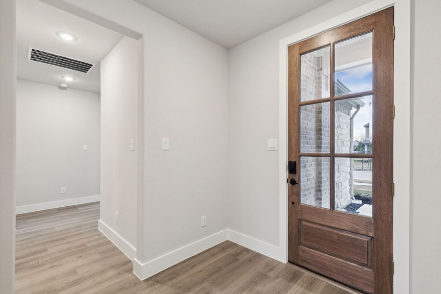Spacious, unfurnished interior of a new home in Dove Hollow, Waxahachie (Image 26). Spacious, unfurnished interior of a new home in Dove Hollow, Waxahachie (Image 26).