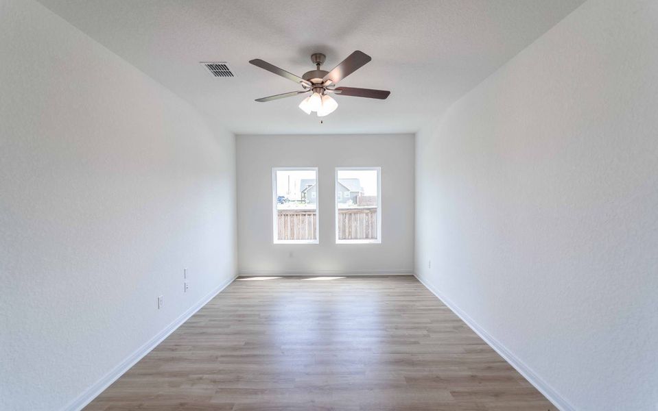 Spacious, unfurnished interior of a new home in Katzer Ranch, Converse (Image 20).
