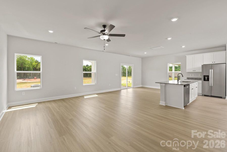 Spacious, unfurnished interior of a new home in Stagecoach Station, Gastonia (Image 9).