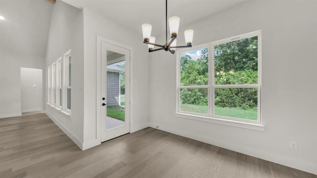 Spacious, unfurnished interior of a new home in Freeman Ranch, Weatherford (Image 30).