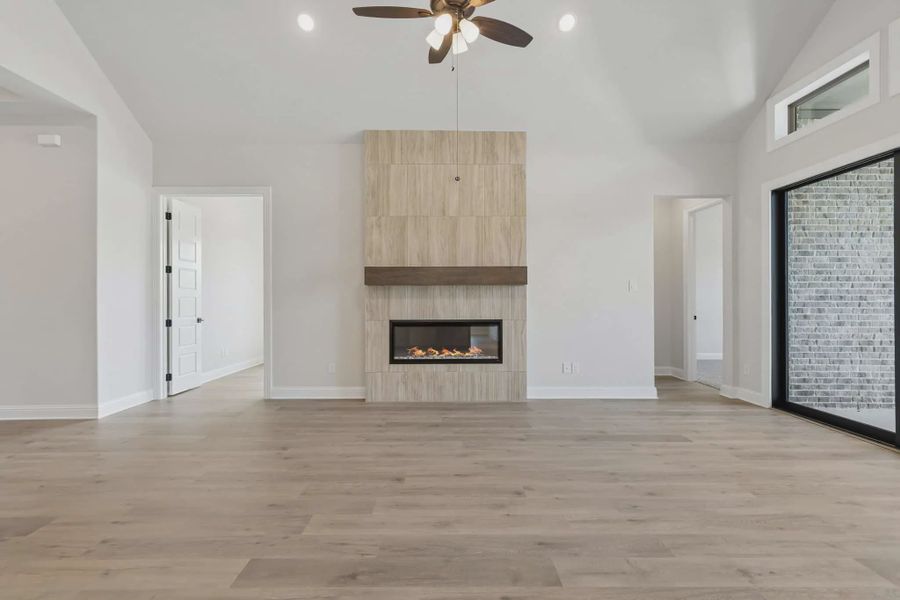 Spacious, unfurnished interior of a new home in Lakeview Heights, Azle (Image 14). Spacious, unfurnished interior of a new home in Lakeview Heights, Azle (Image 14).