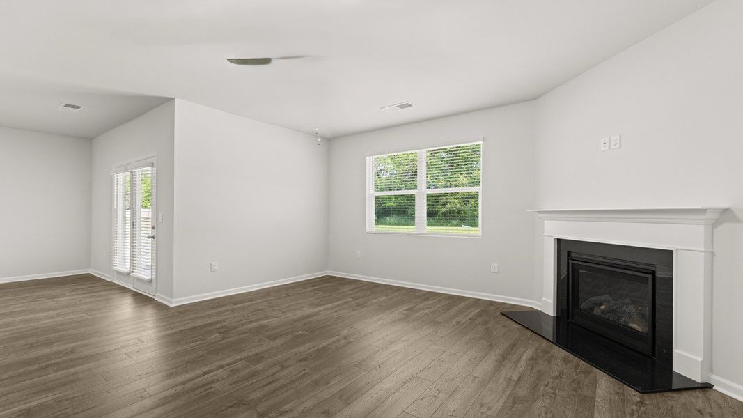 Spacious, unfurnished interior of a new home in Chukker Creek Landing, Aiken (Image 18).