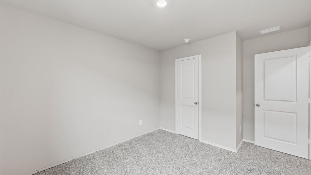 Spacious, unfurnished interior of a new home in Hickory Grove, Krum (Image 30).