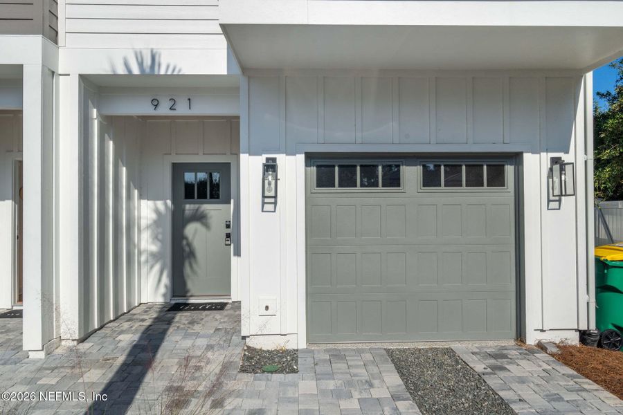 Exterior details and patio area of a home in , Jacksonville Beach (Image 28).