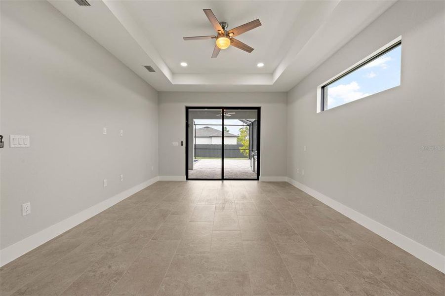 Spacious, unfurnished interior of a new home in , Cape Coral (Image 38).