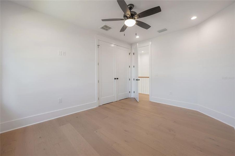 Spacious, unfurnished interior of a new home in , Tampa (Image 25).