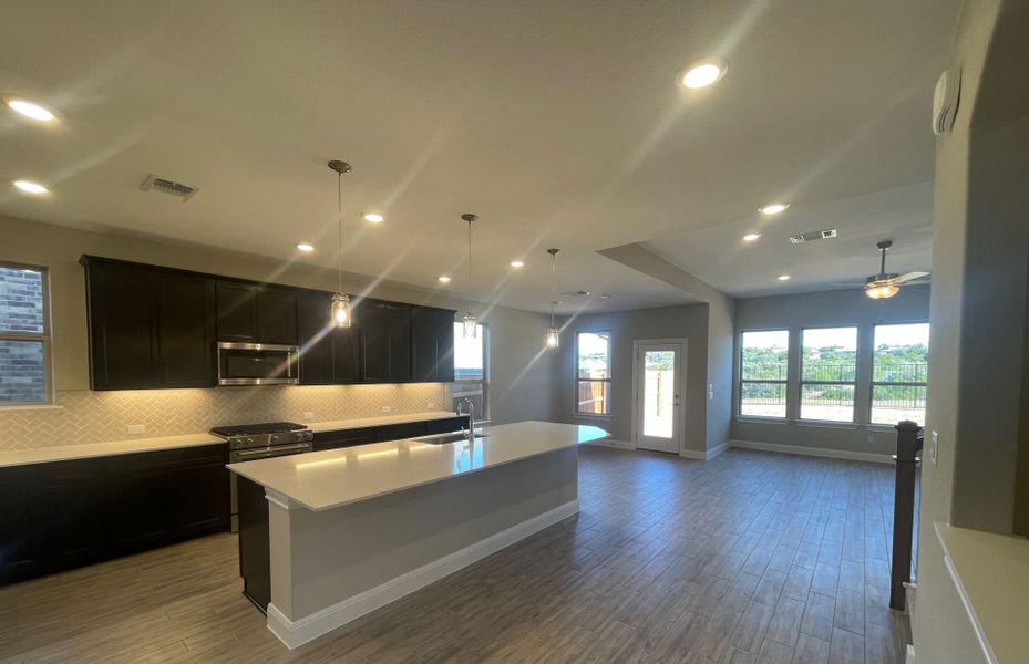 Spacious Eat-In Kitchen Island