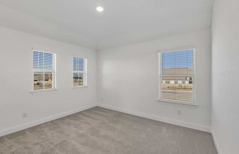 Spacious, unfurnished interior of a new home in Santa Rita Ranch, Liberty Hill (Image 37).