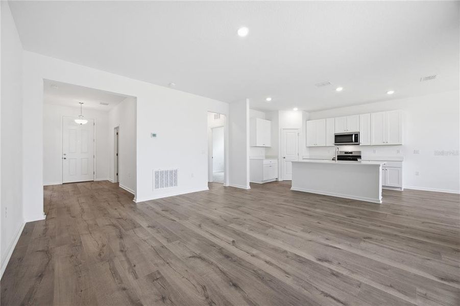 Spacious, unfurnished interior of a new home in , Okahumpka (Image 21).