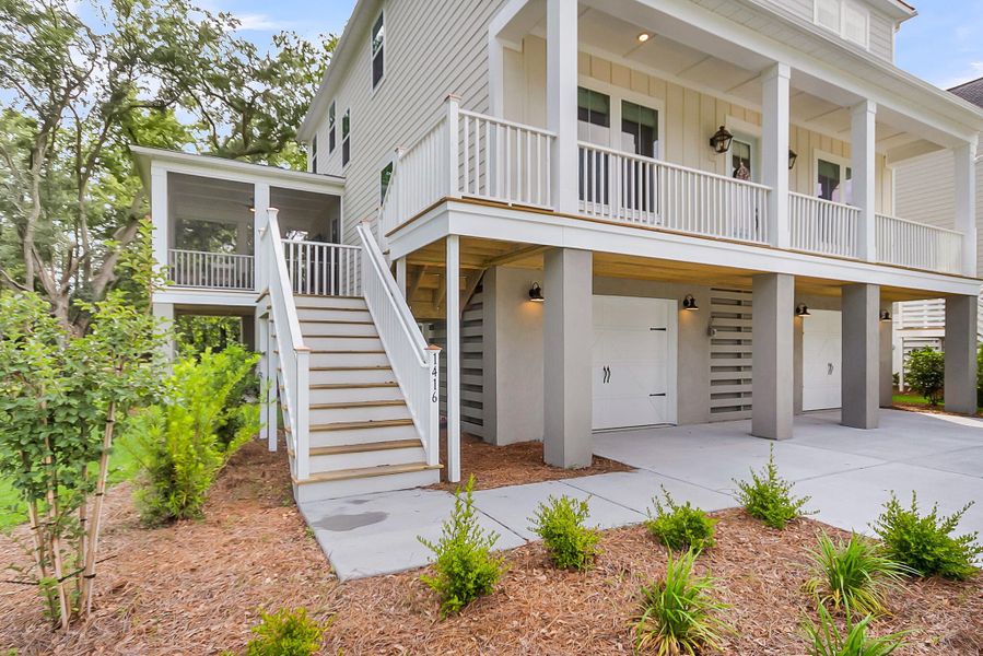 Exterior details and patio area of a home in Fiddler Cove, Mount Pleasant (Image 28).