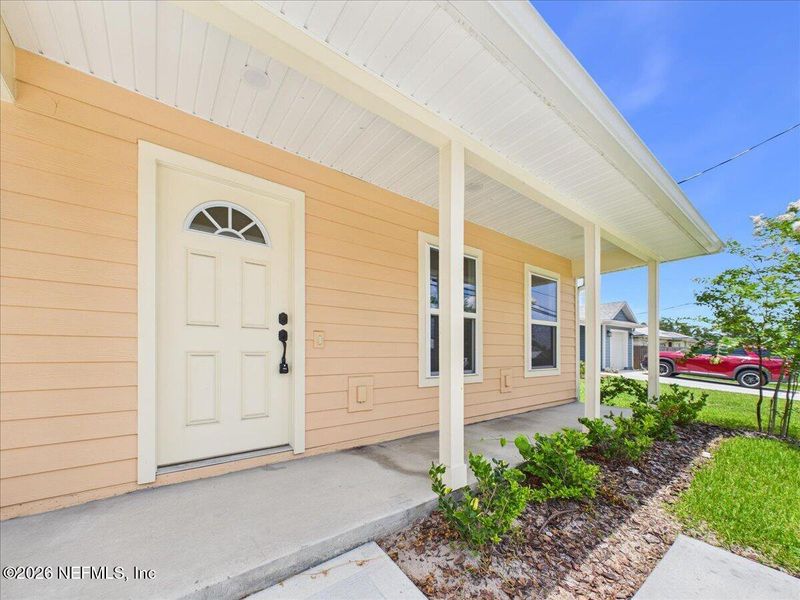 Exterior details and patio area of a home in , Palatka (Image 3).